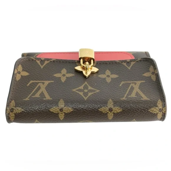 ✨🛍️ Louis Vuitton Monogram and Red Flower Lock Compact Wallet - Picture 2 of 4